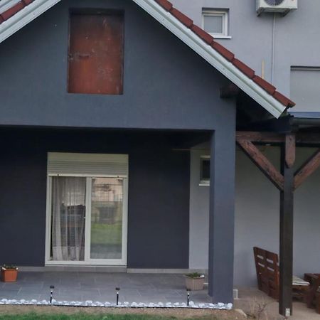 Apartmani Tea I Toni Gradiste Exterior photo