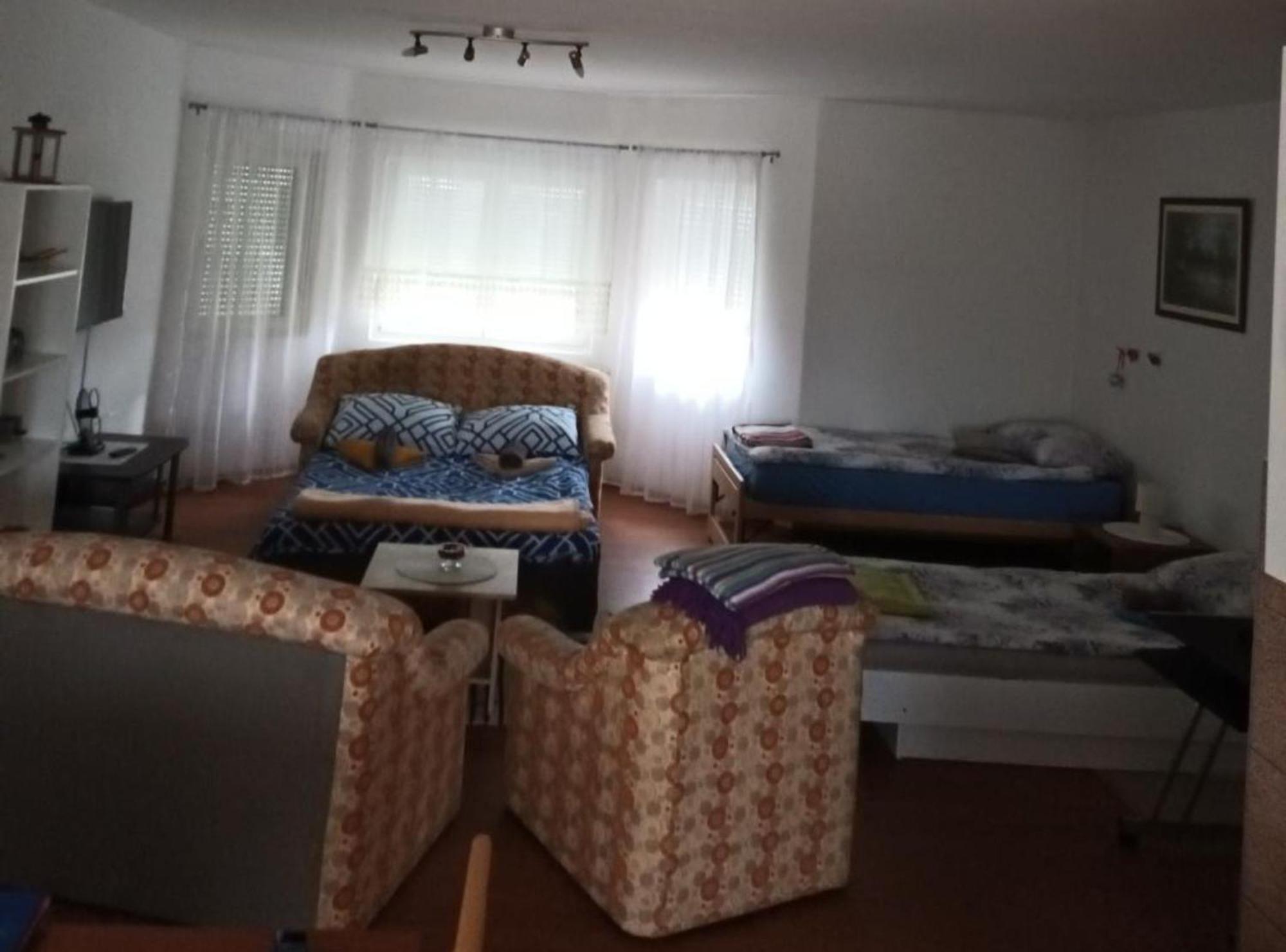 Apartmani Tea I Toni Gradiste Exterior photo